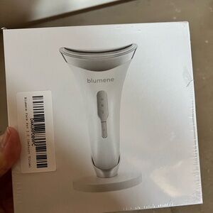 Blumene Facial Device